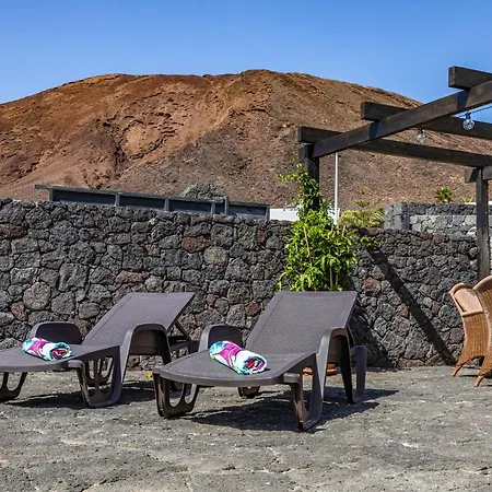 Under The Volcano In Playa Blanca Lanzarote Σαλέ