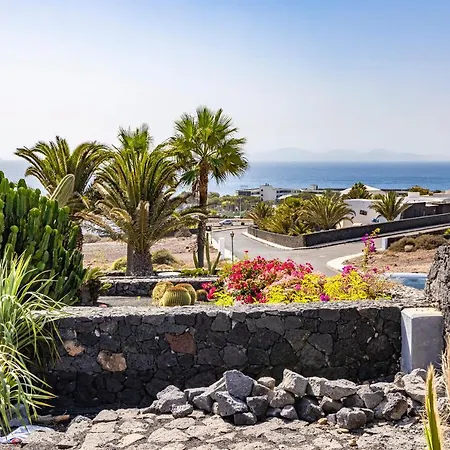 Under The Volcano In Playa Blanca Lanzarote Πλάγια Μπλάνκα
